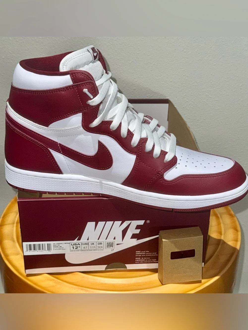 Air Jordan 1 Retro High OG Size 12.5 w/alternate Team Red laces